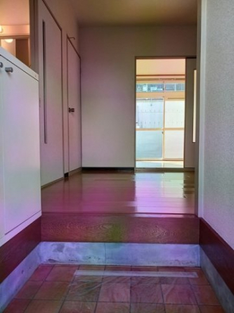 収納もある玄関です