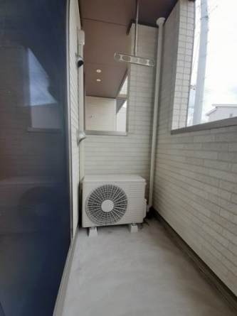 落ち着いた時間を過ごせるバルコニーです