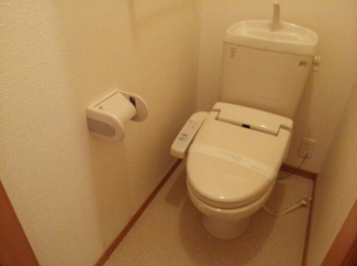 コンパクトで使いやすいトイレです