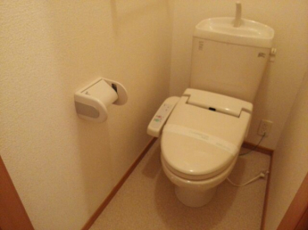 コンパクトで使いやすいトイレです