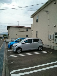 駐車場があるので、車を買う予定の方も安心です