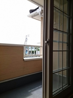 暖かな日差しのふりそそぐバルコニー