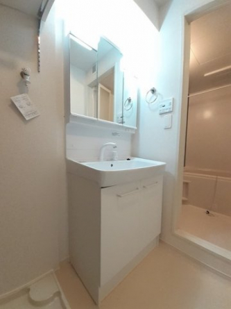 明るい洗面所です