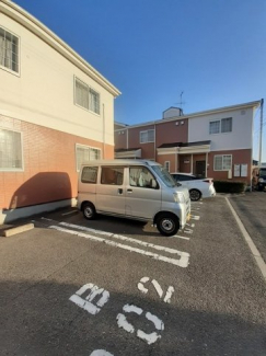 車をお持ちの方に嬉しい駐車場付きの物件です