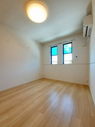 明るい色調の室内です