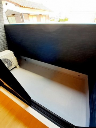 開放的で明るい空間を演出してくれるバルコニーです