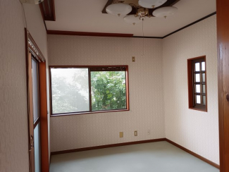 １階洋室（応接室・約６.５帖）