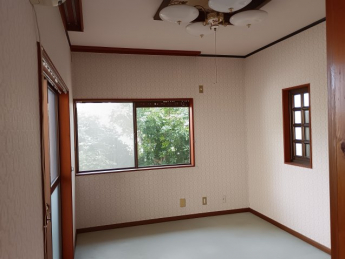 １階洋室（応接室・約６.５帖）