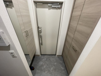 毎日通る玄関はこちらです