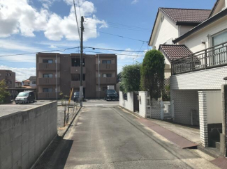 東側前面道路