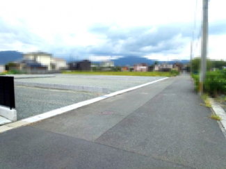 【前面道路含む現地写真】