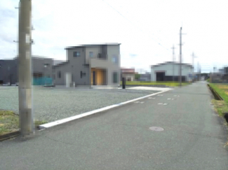 【前面道路含む現地写真】
