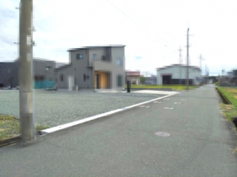 【前面道路含む現地写真】