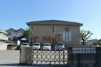 松山市立双葉小学校まで1162m