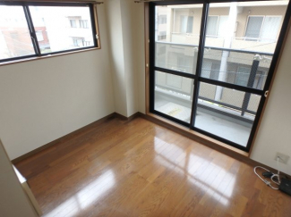 ゆったり過ごせる居間です