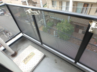 落ち着いた時間を過ごせるバルコニーです