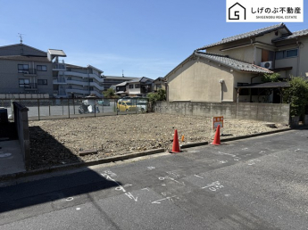 徒歩圏内にスーパーやコンビニエンスストアが充実しているので買い物にとても便利です♪