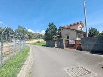 【前面道路含む現地写真】