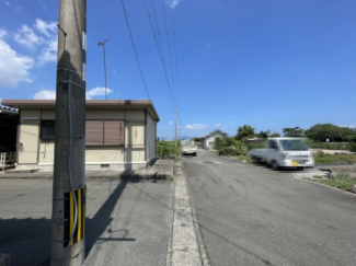 【前面道路含む現地写真】