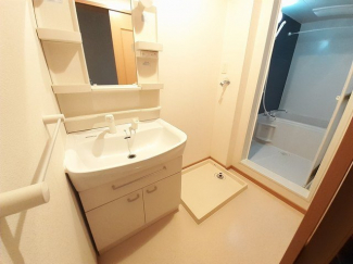 明るい洗面所です