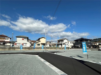 洗面室や２階へのアクセスも快適なリビング。暮らしやすさと家族