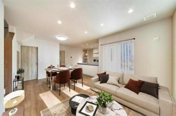 光あふれる１８．９帖のナチュラル空間。リビング階段と対面キッ