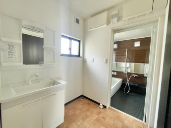 棚もあり収納に便利