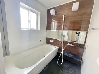 浴槽も広く足をのばしてゆったり入れます