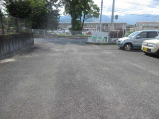 東温市横河原の駐車場の画像