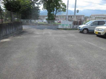 東温市横河原の駐車場の画像