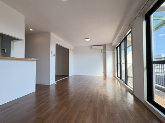 こちらのリビングで趣味の時間をお楽しみください