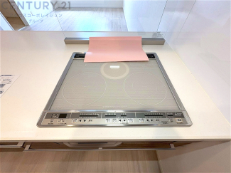 IHクッキングヒーターは高速で加熱し省エネで使いやすいく火を使わないため安全で、清掃も簡単です。調理制御がしやすく、食材を均等に加熱できます。