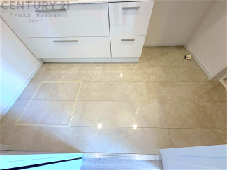 衣服の収納や脱ぎ着や整理整頓がしやすく、湿った衣類を乾燥させるスペースがありカビや臭いの発生を防ぎます。床の汚れを他の部屋に持ち込まず清潔を保つことができます。また快適な入浴環境の整備にも役立ちます。