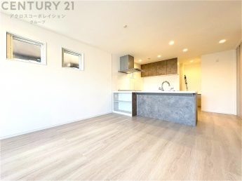 リビングダイニングは家族や友人とのコミュニケーションを楽しむ場所でくつろぎながら食事や会話を楽しめ、多目的に利用できリラックスできる空間です。家庭内の中心として機能し、快適な生活をサポートします。