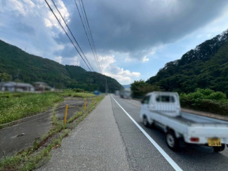 【前面道路含む現地写真】