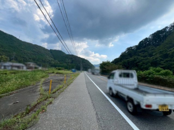 【前面道路含む現地写真】