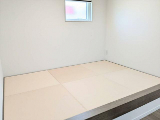 畳コーナーも完備しています。小さいお子様のお昼寝コーナーに最