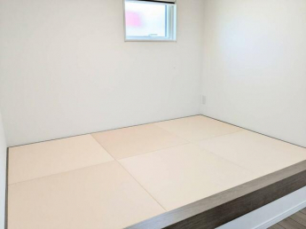 畳コーナーも完備しています。小さいお子様のお昼寝コーナーに最