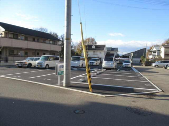 東温市横河原の駐車場の画像