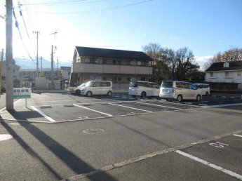 東温市横河原の駐車場の画像