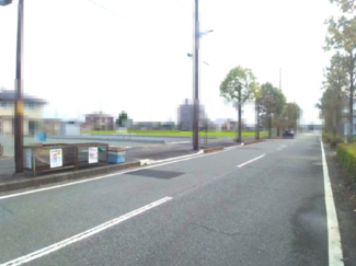 【前面道路含む現地写真】