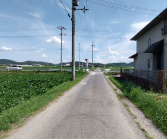【前面道路含む現地写真】