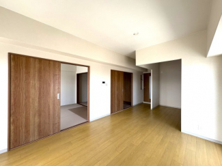 2面バルコニーに付き明るいリビングです♪