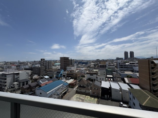 前面に建物がないので日当たり良好です♪