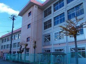 花田小学校まで1500m