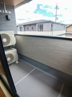 お洗濯にも便利なバルコニー付き