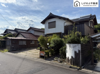 二世帯住宅にオススメ♪
家庭菜園やガーデンニングに最適なお庭
駐車3台可！
