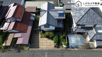 二世帯住宅にオススメ♪
家庭菜園やガーデンニングに最適なお庭
駐車3台可！