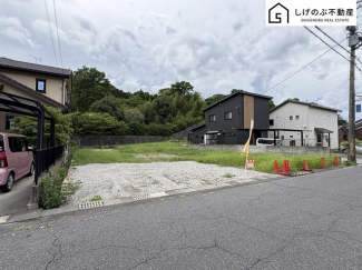 約87坪
広々とした土地
平坦・更地
石部小学校まで徒歩7分！
徒歩圏内にスーパーやコンビニエンスストアが充実しているので買い物にとても便利です♪