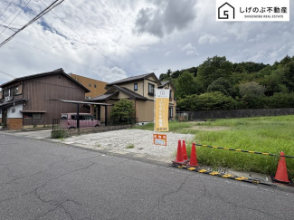 約87坪
広々とした土地
平坦・更地
石部小学校まで徒歩7分！
徒歩圏内にスーパーやコンビニエンスストアが充実しているので買い物にとても便利です♪